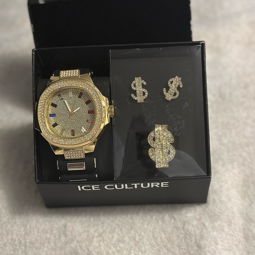 New man watch with ear rings and ring